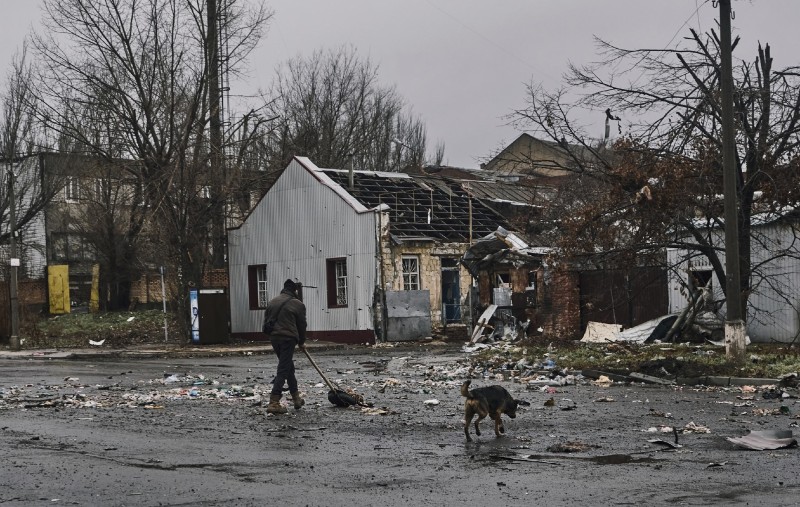 Scena iz Bahmuta, 17. prosinca 2022. (AP Photo/LIBKOS/Guliver Image)