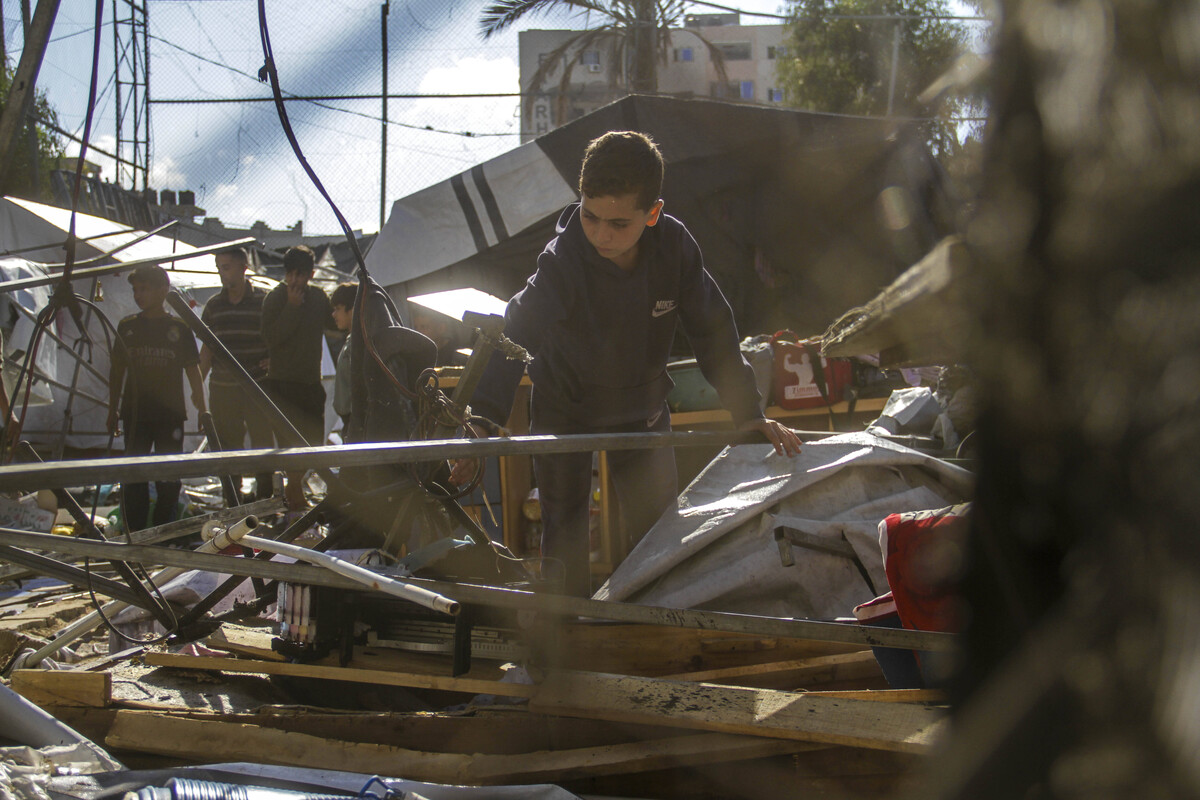 Scena nakon izraelskog napada na kamp za raseljene na sjeveru Pojasa Gaze, 12. studenog 2024. (izvor: Mahmoud Issa / Guliver Image)