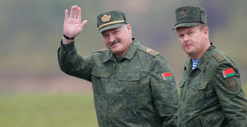 Lukašenko za vrijeme rusko-bjeloruskih vojnih vježbi Zapad 2017. godine. (izvor: AP Photo/Sergei Grits/Guliver Image)