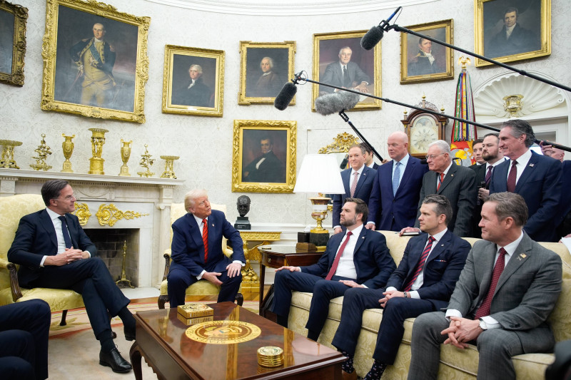 Trump i njegov tim na sastanku s generalnim tajnikom NATO-a Markom Rutteom u Bijeloj kući 13. ožujka 2025. (izvor: Imago Lifestyle/Guliver Image)