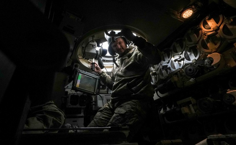 Pripadnik ukrajinskih snaga u Donjecku, 30. rujna 2022. (izvor: AP Photo/Dmytro Zhyhinas/Guliver Image)