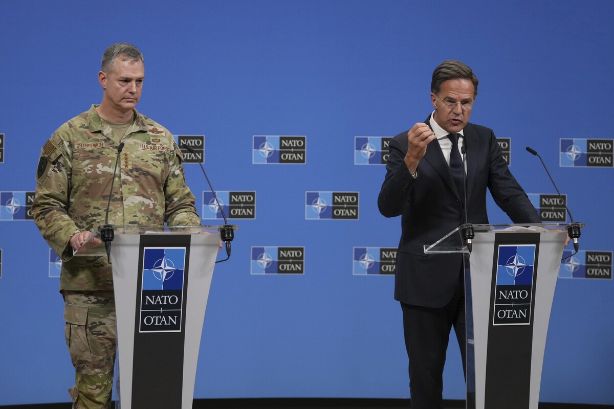 General Alexus G. Grynkewich i glavni tajnik NATO-a Mark Rutte u Bruxellesu 12. rujna 2025. (izvor: AP Photo/Virginia Mayo/Guliver Image)