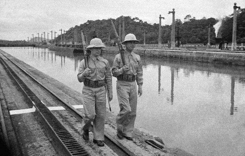 Američki vojnici na patroli uz Panamski kanal, 12. listopada 1939. (izvor: AP Photo/Paramount News Photo/Guliver Image)