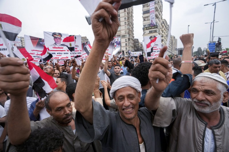 Pristaše egipatskog predsjednika Sisija u Kairu, 2. listopada 2023. (izvor: AP Photo/Amr Nabil/Guliver Image)