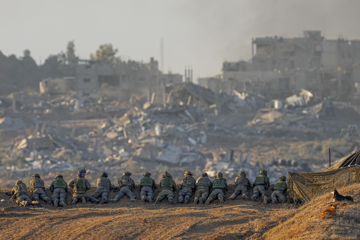 Izraelska vojska pred Gazom, 11. prosinca 2023. (izvor: AP Photo/Ohad Zwigenberg/Guliver Image)