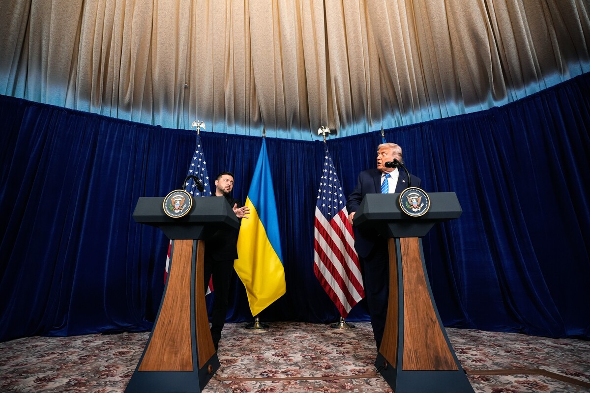 President Donald Trump and Ukraine's President Volodymyr Zelenskyy speak at a joint news conference following a meeting at Trump's Mar-a-Lago club, Sunday, Dec. 28, 2025, in Palm Beach, Fla. (AP Photo/Alex Brandon)