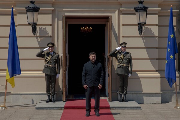 Rat u Ukrajini, 1599. dan: Britanske topničke cijevi stižu u Ukrajinu, Zelenski mijenja Vladu, uklanja popularnog ministra obrane, Korecki novi premijer?