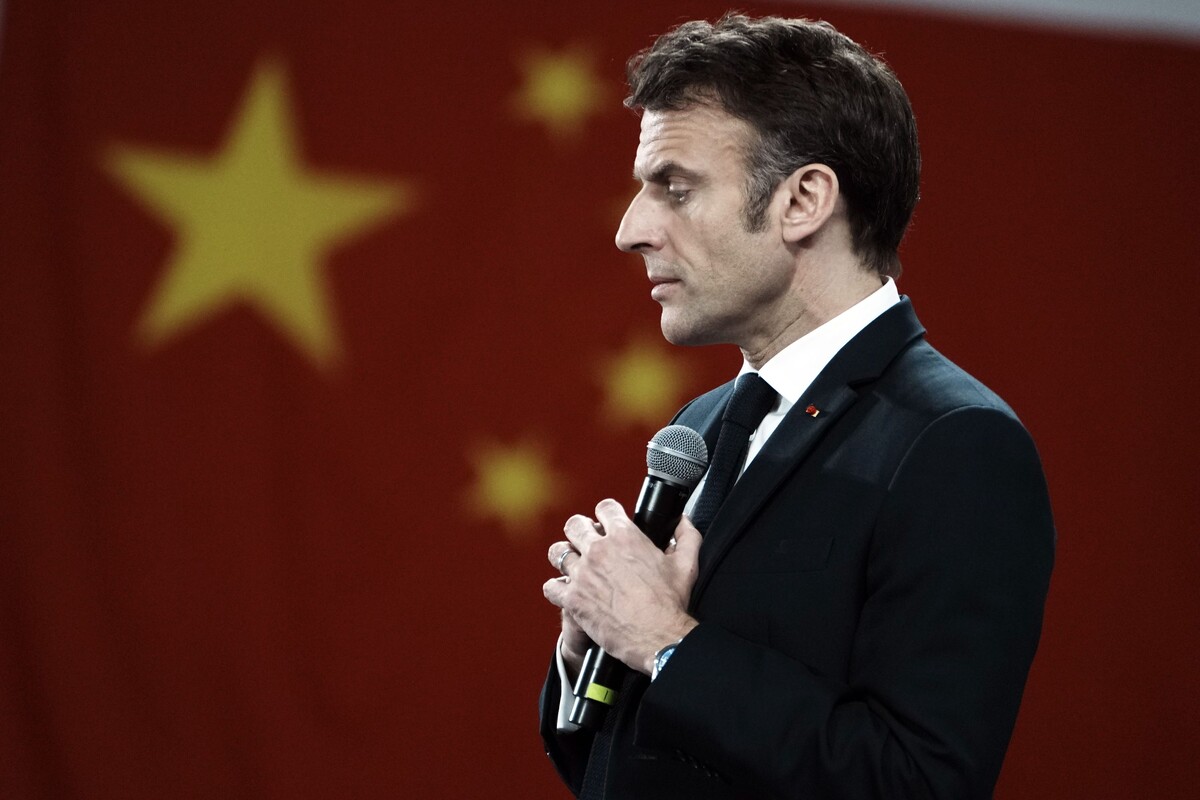 Emmanuel Macron u Kini, 7. travnja 2023. (izvor: AP Photo/Thibault Camus/Guliver Image)