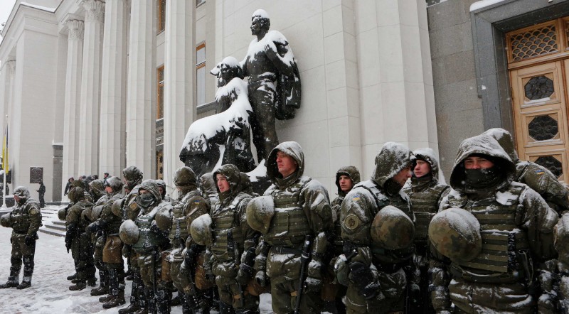 Nacionalna garda ispred zgrade parlamenta u Kijevu, fotografija iz 2018. (izvor: AP Photo/Efrem Lukatsky/Guliver Image)