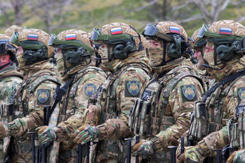 Ruske snage za vrijeme ceremonije u Čečeniji, 5. siječnja 2024. (izvor: Reuters/Guliver Image)
