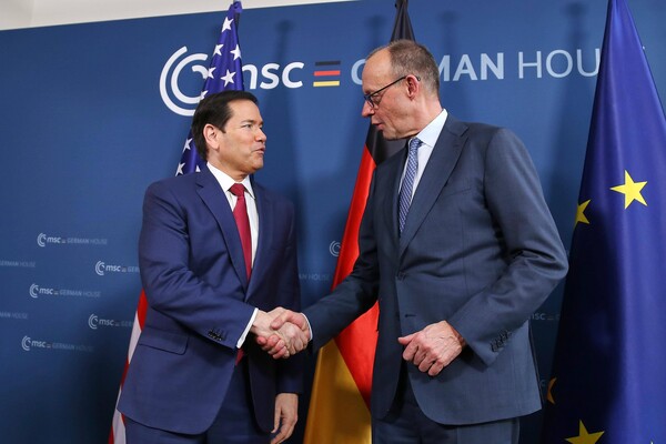 U Münchenu je dramatično proglašen "kraj ere", ali uz dvostruku neistinu: forma te ere je završila na istom mjestu, ali još lani - sad se samo ispunjavaju svi američki zahtjevi