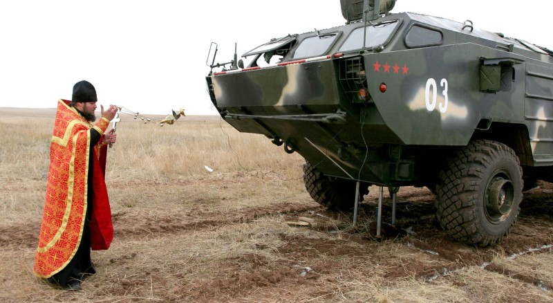 Svećenik i ruski vojni sustav Točka-U, scene s vojnih vježbi iz ruskog Orenburga (izvor: Imago Lifestyle/Guliver Image)