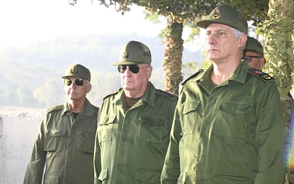 Kubanski predsjednik Miguel Diaz-Canel (desno)