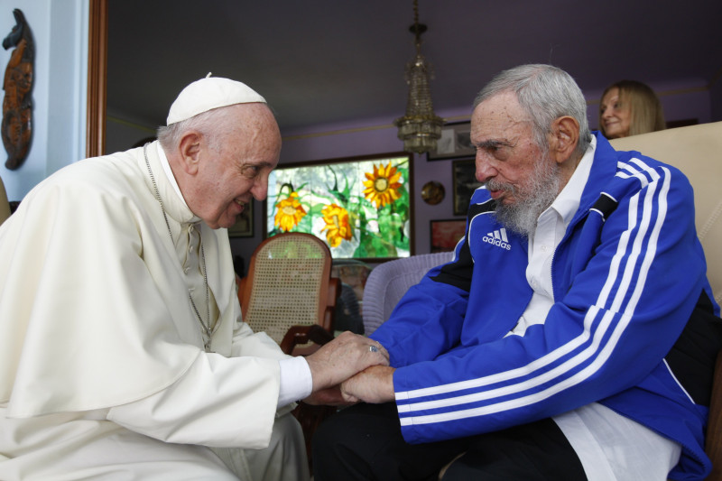 Papa Franjo i Fidel Castro 2015. u Havani (izvor: AP Photo/Alex Castro/Guliver Image)
