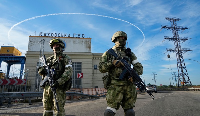 Ruske snage kod hidroelektrane Kahovka u regiji Herson (izvor: AP Photo/Guliver Image)