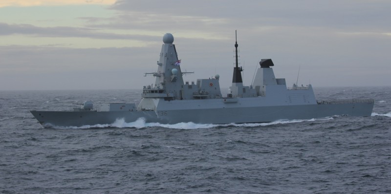 HMS Defender (izvor fotografije: U.S. Naval Forces Europe-Africa/U.S. 6th Fleet) 