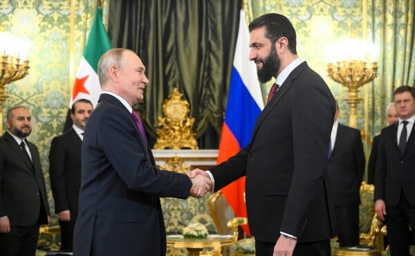 Putin i al-Sharaa potvrdili novi aranžman: Rusija ostaje u Hmeimimu i Tartusu