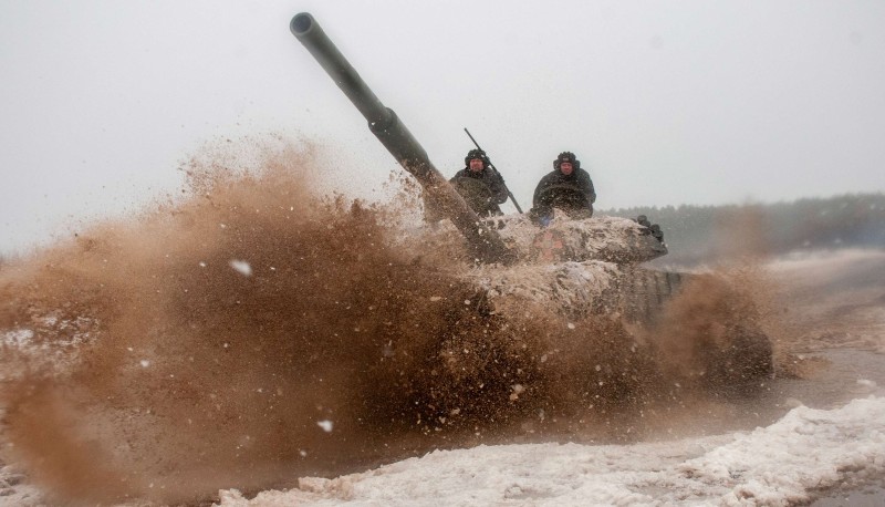 Ukrajinski tenk u blizini Harkova, 10. veljače 2022. (izvor: AP Photo/Andrew Marienko/Guliver Image)