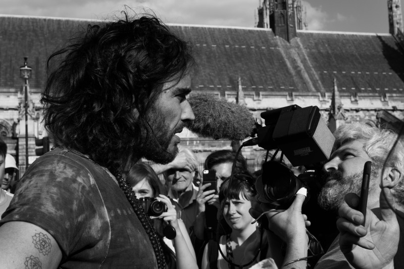 Russell Brand u Londonu, 20. lipnja 2014. (izvor: D B Young / CC BY 2.0 / WikiMedia)