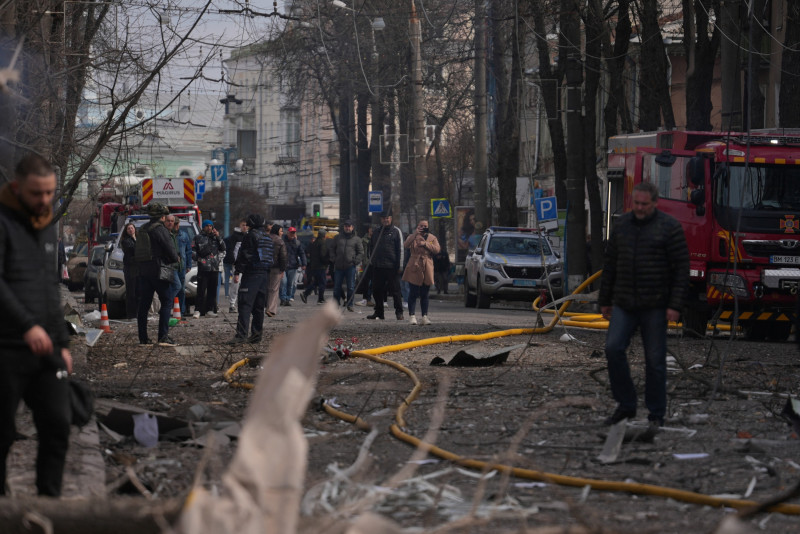 Scena nakon raketnog napada na Sumi (izvor: Reuters/Guliver Image)