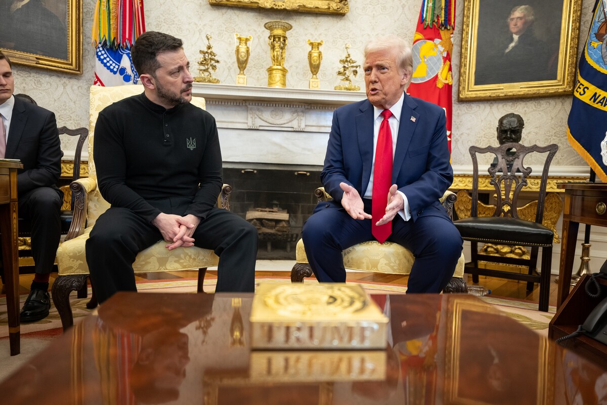 President Donald Trump greets President Volodymyr Zelenskyy of Ukraine, Friday, February 28, 2025, in the West Wing Lobby. (Official White House Photo by Daniel Torok)