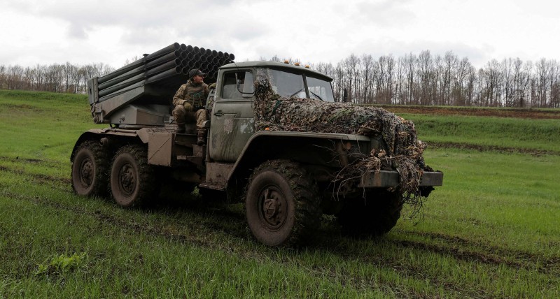 Ukrajinski raketni sustav BM-21 Grad u regiji Harkov, 20. travnja 2022. (izvor: REUTERS/Serhii Nuzhnenko/Guliver Image)