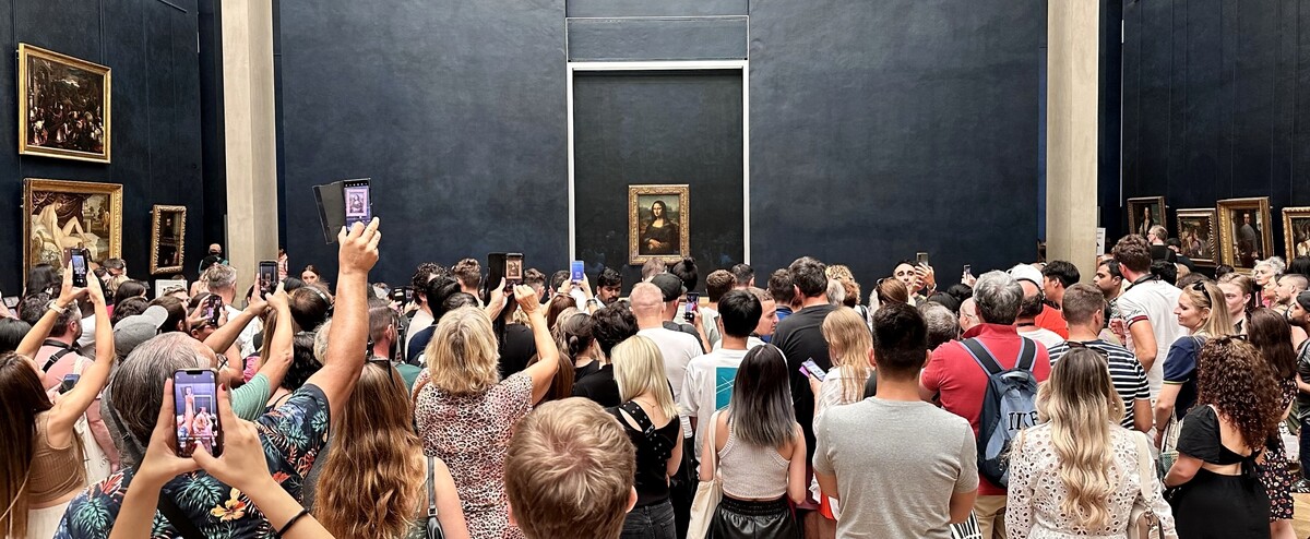 The Mona Lisa surrounded by tourists
