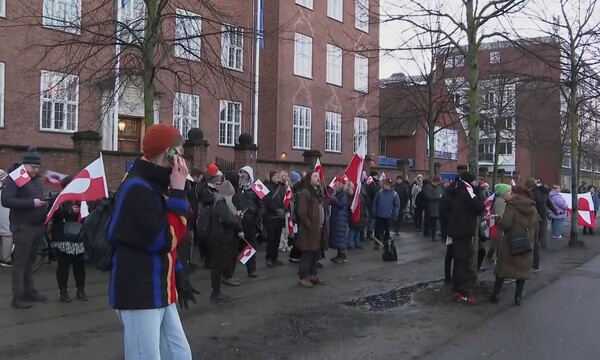 Prosvjednici ispred američke ambasade u Kopenhagenu