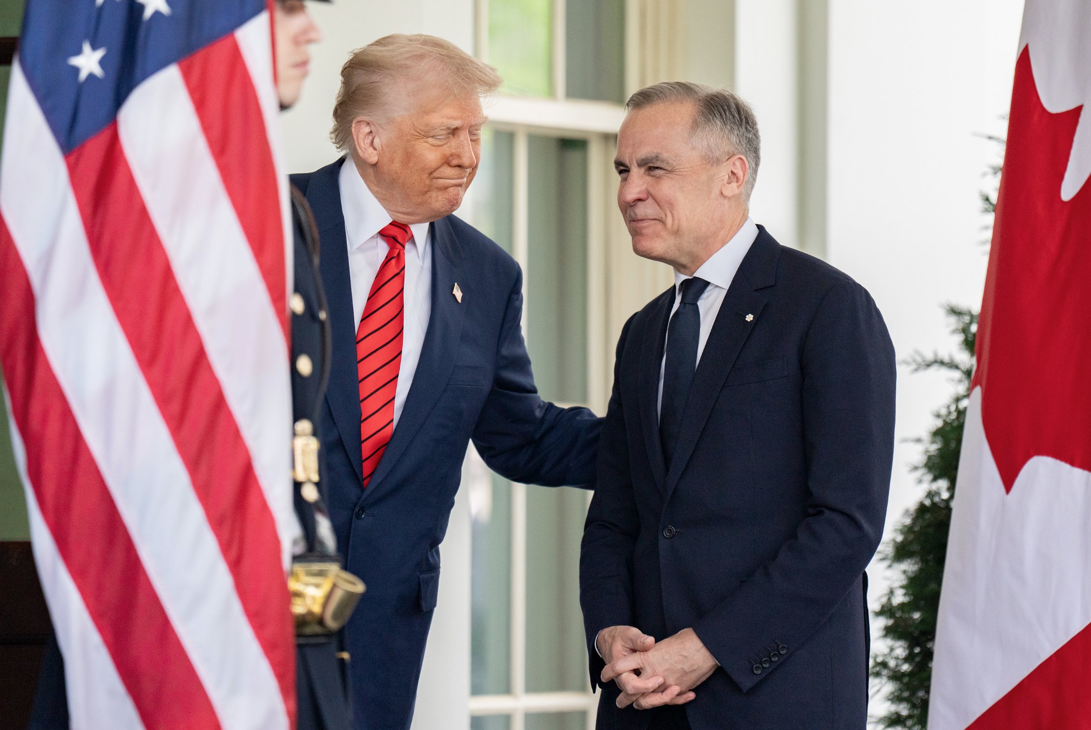 Donald Trump i Mark Carney u Bijeloj kući, fotografija iz svibnja 2025.
