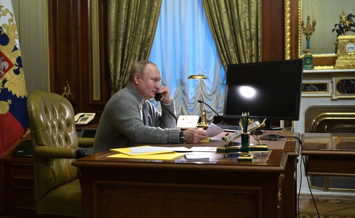 Putin na telefonu