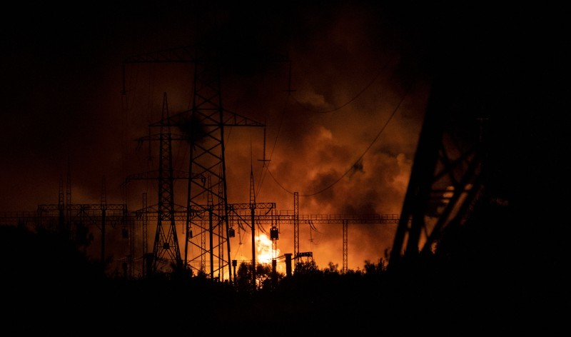 Električna mreža u plamenu kod Harkova, 11. rujna 2022. (izvor: AP Photo/Leo Correa/Guliver Image)