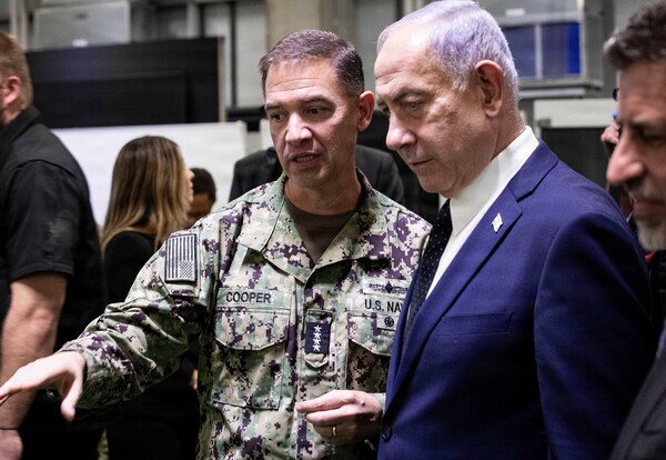 Admiral Brad Cooper i Benjamin Netanyahu, fotografija iz 2025. godine