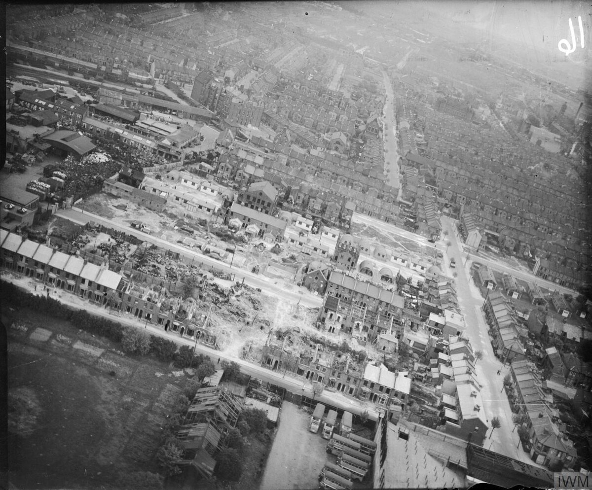 Scale of destruction in London after a V-2 strike