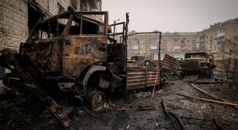 Uništeni ruski vojni kamioni  u blizini Kijeva, 1. travnja 2022. (AP Photo/Vadim Ghirda/Guliver Image)
