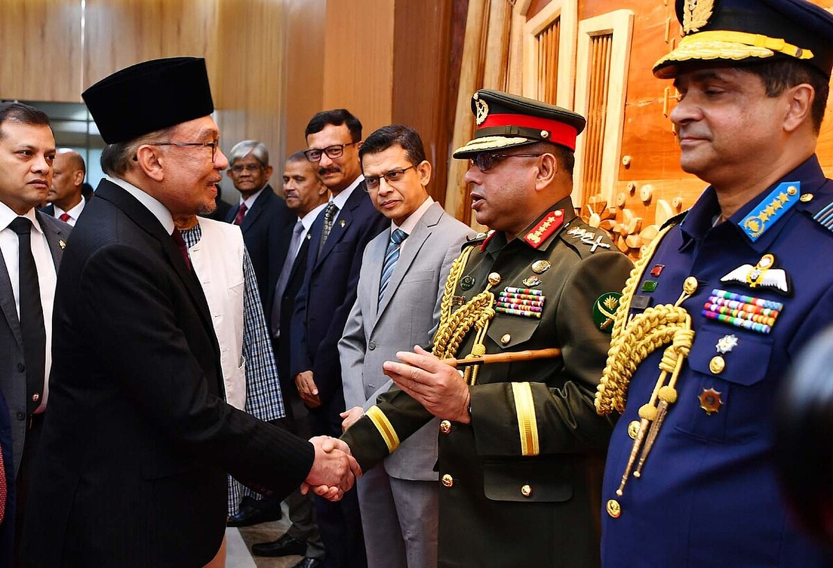 Malezijski premijer Anwar Ibrahim (lijevo)