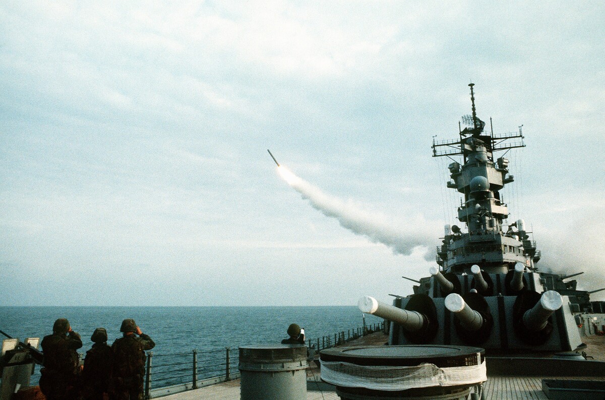 Ispaljivanje Tomahawk rakete s američkog ratnog broda USS WISCONSIN za vrijeme operacije Pustinjska oluja 1991. godine (izvor: US Navy / javna domena)