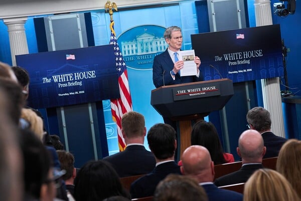 Novčanica za kralja bez krune: Trumpovih 250 dolara i Amerika koju se kroz kult ličnosti priprema za izvanredno stanje