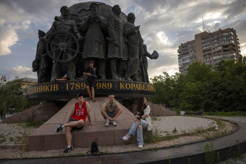 Tinejdžeri u Mikolajevu, rujan 2024. (izvor: Thomas Peter/Reuters/Guliver Image)