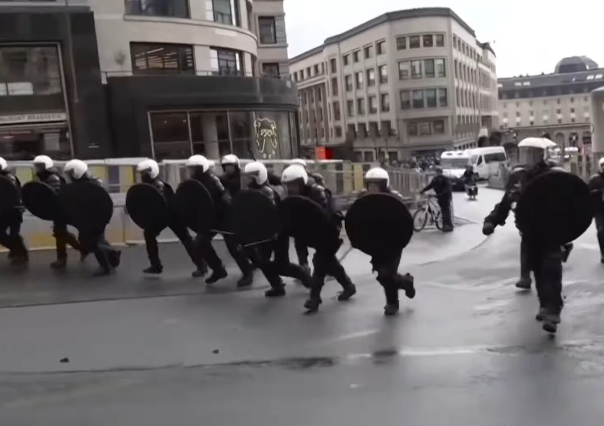 Belgijske policijske snage jurišaju na prosvjednike
