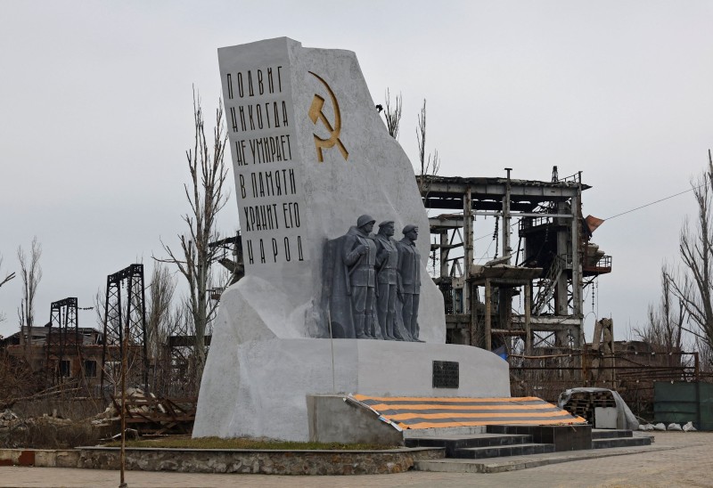 Obnovljeni spomenik žrtvama Drugog svjetskog rata u Mariupolju, 16. veljače 2024. (izvor: Reuters / Guliver Image)