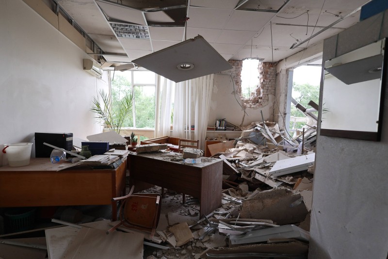 Oštećena zgrada u Donjecku nakon ukrajinskog granatiranja, 26.5.2023. (izvor: Sergey Averin / Guliver Image)