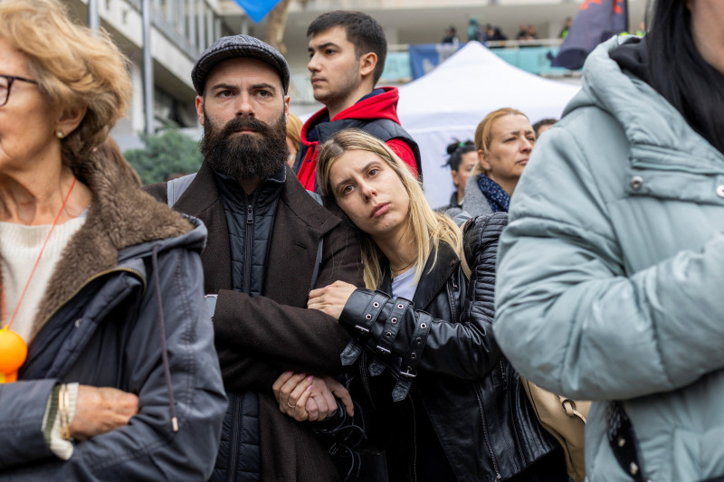 Studenti i anti-vladini prosvjednici ispred RTS-a u Beogradu, 11. ožujka 2025. (izvor: Djordje Kojadinovic/Reuters/Guliver Image)