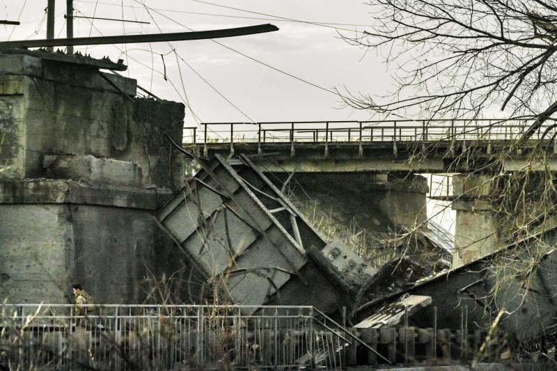 Srušeni most na ulazu u Bahmut (izvor: Imago Lifestyle / Celestino Arce Lavin / Guliver Image)