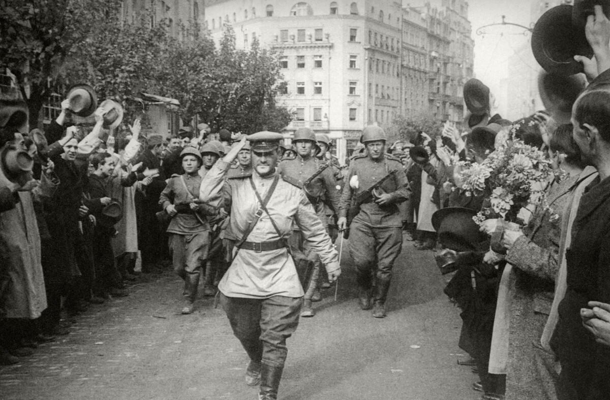 Belgraders welcome the Red Army