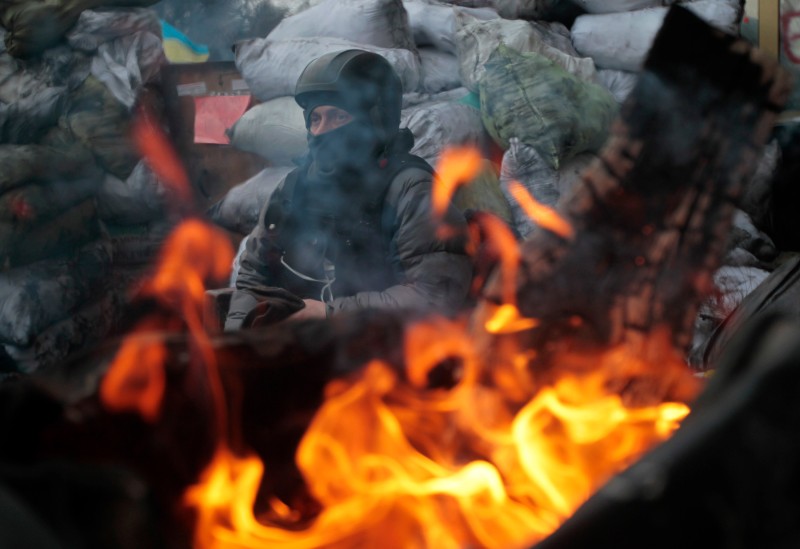 Barikade na Majdanu u Kijevu, 6. veljače 2014. (izvor: AP Photo / Sergei Chuzavkov / Guliver Image)