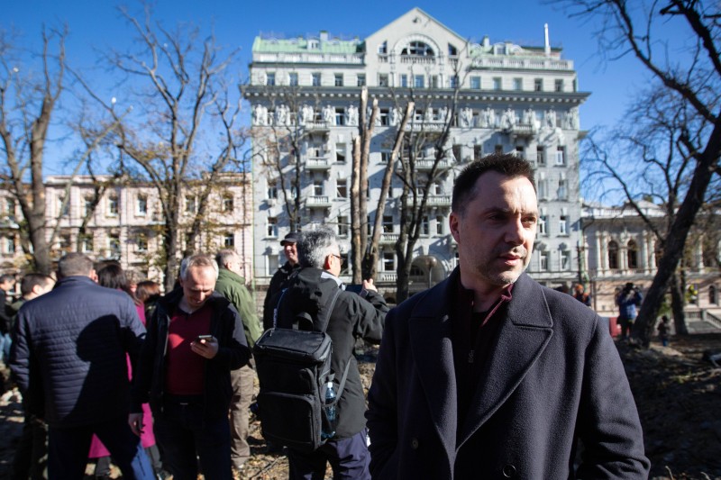 Aleksej Arestovič u centru Kijeva, listopad 2022. (izvor: Oleksii Chumachenko / Guliver Image / ZUMA)