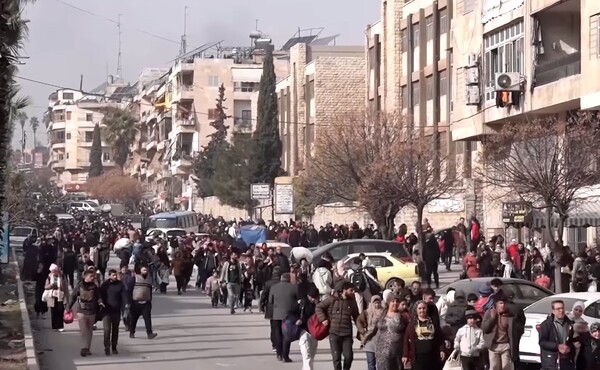 Civili bježe iz Aleppa