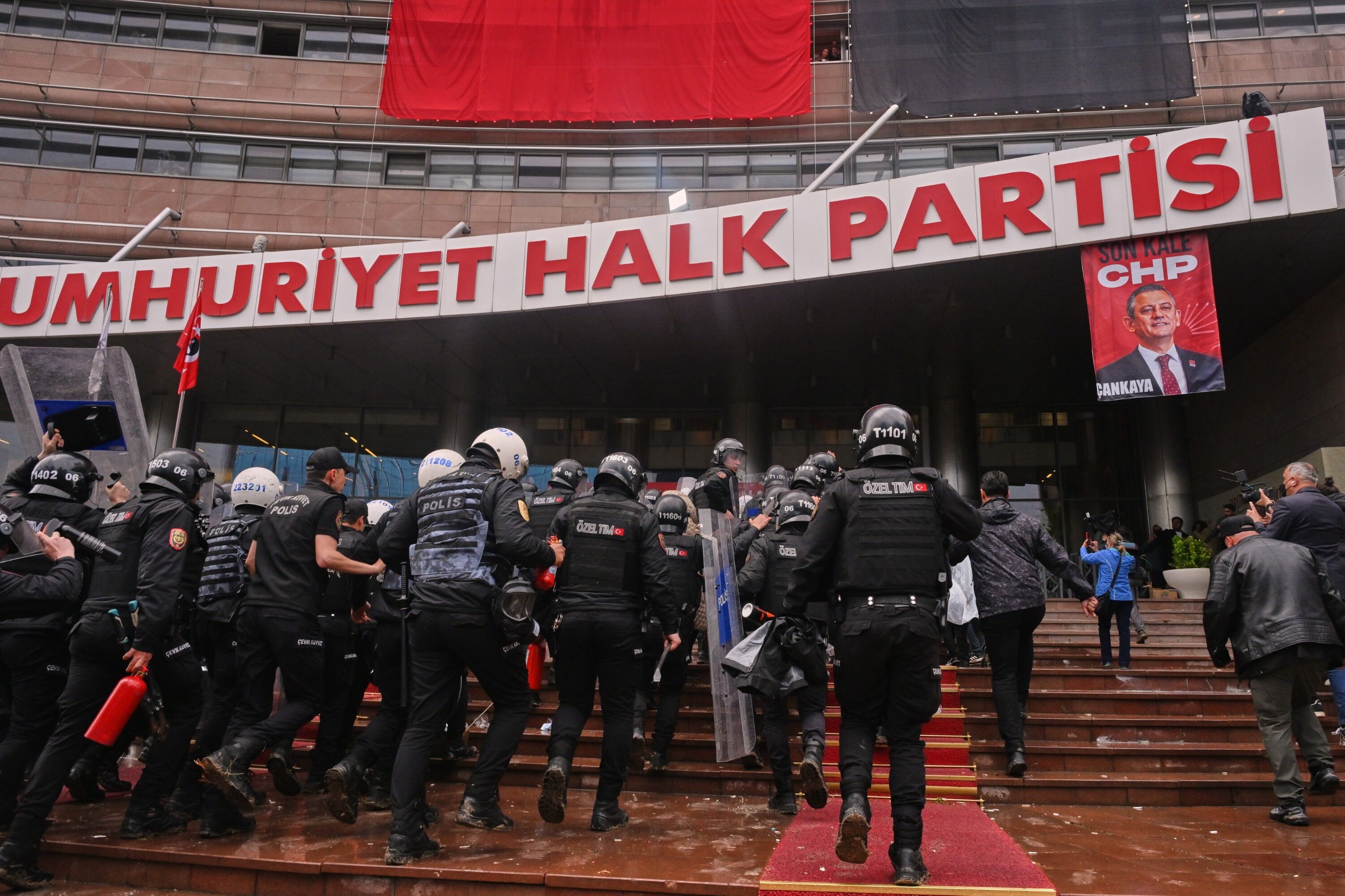 Police officers storm Turkey's main opposition Republican People's Party (CHP) headquarters to evict supporters gathered inside for party leader Ozgur Ozel, in Ankara, Sunday, May 24, 2026. (AP Photo/Ali Unal)