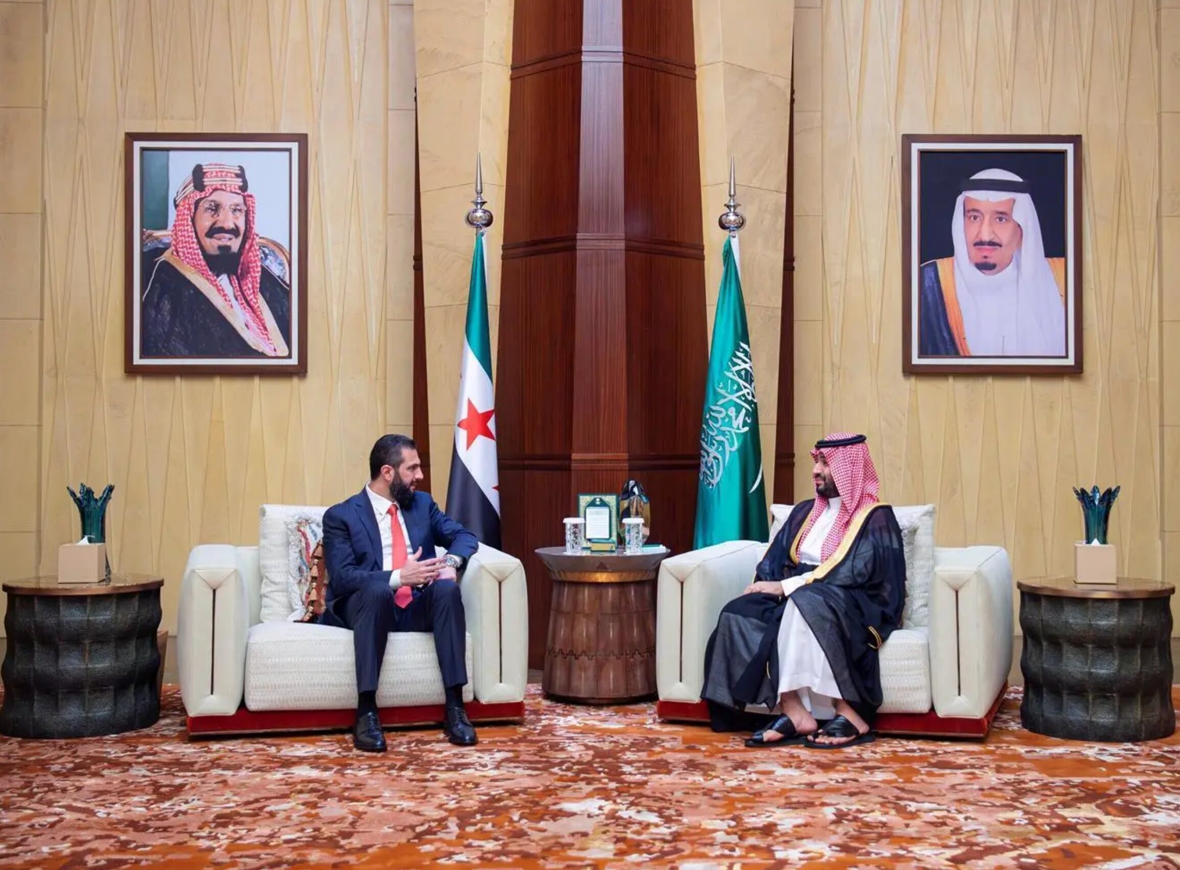 Ahmed al-Sharaa i Mohammed bin Salman u Rijadu / Saudi Press Agency