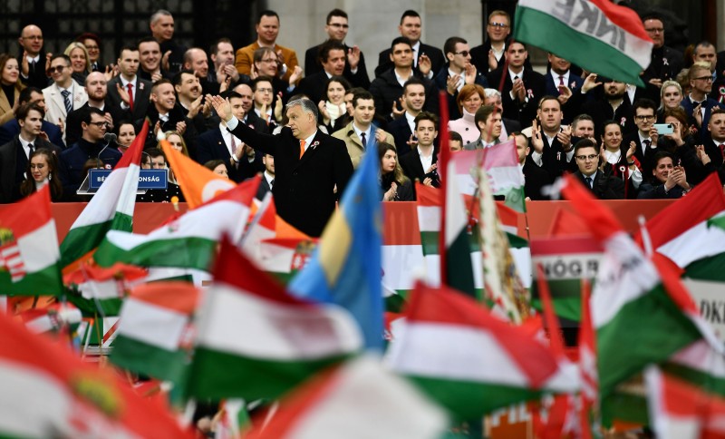 Mađarski premijer Viktor Orban za vrijeme skupa u Budimpešti 15. ožujka 2022. (izvor: AP Photo/Anna Szilagyi/Guliver Image)